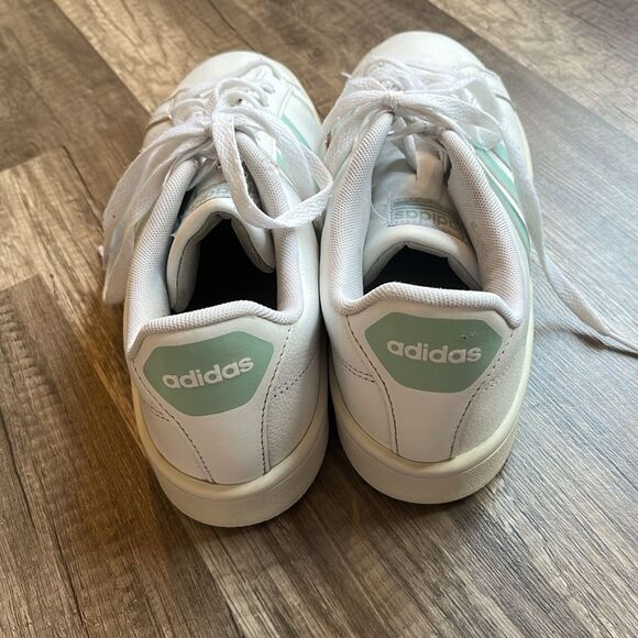 adidas Women’s Cloudfoam Grand Court Tennis Shoe Blue/Teal and White Size 9 - Picture 2 of 10